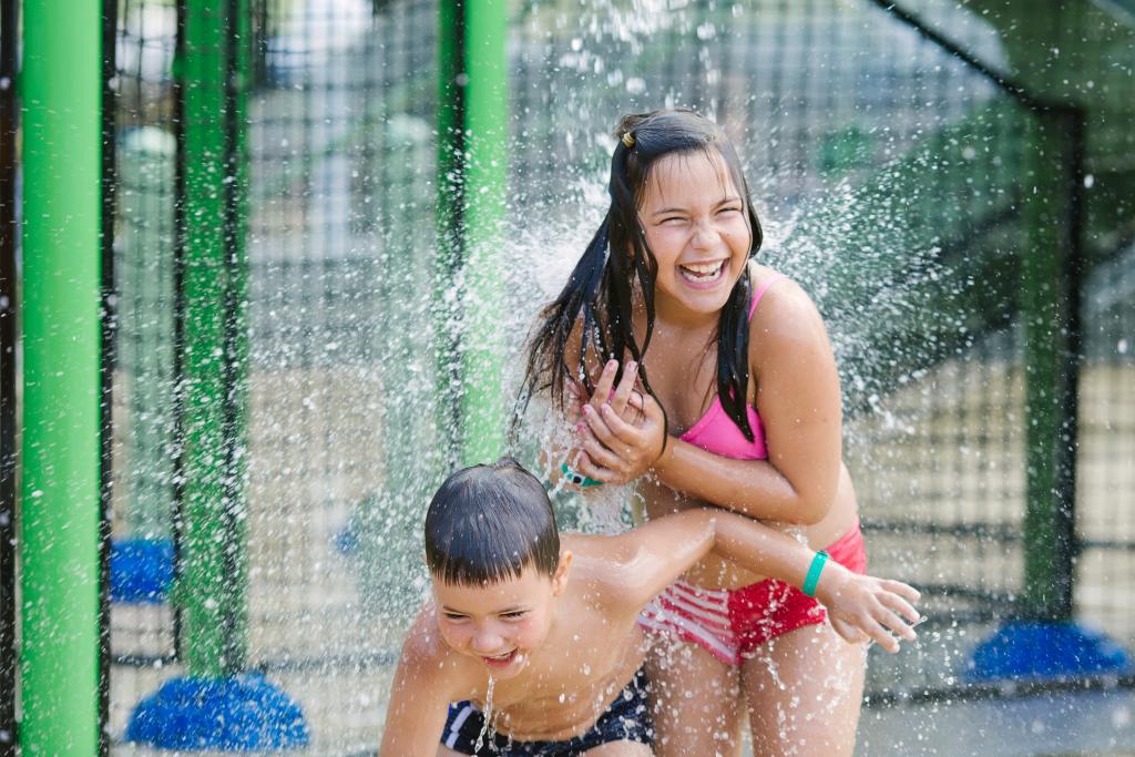 Why Do Kids Love Playing In Water So Much? Experts Explain This Splashing  Phenomenon