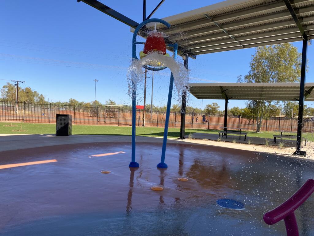 Playrope Lajamanu splashpad - Twinsplash dumping bucket in action