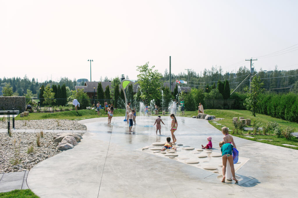 Grand-Heron Park overview of splashpad